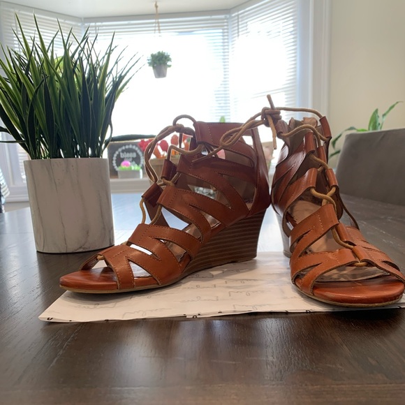 Restricted Tan PU Gilley Tie Wedge Sandal Sz 8.5 - Picture 6 of 8